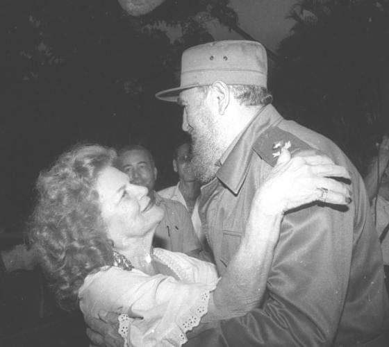 Buenos dias #Cuba 🇨🇺
Carilda escribió "Cantó a Fidel" y   confesó que escribirlo fue como jugarse la vida pero así contribuía a la lucha. La novia de Matanzas está de cumpleaños eternamente.