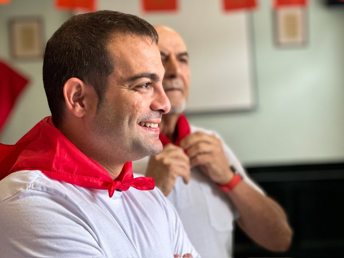 Eljoventopo's tweet photo. San Fermin mundu osoan da ezaguna, baina berezia da Iruñeko eta Nafarroako diasporarentzat.
Gaur #Bilboko nafar etxean bat egin dugu eurekin egun berezi honetan. Gora San Fermin! #Sanferminak2023 https://t.co/eSCFRZyMuj
