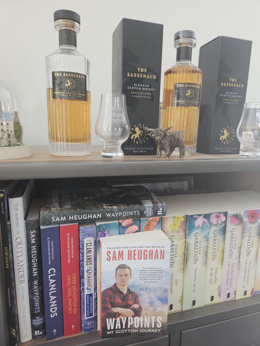 JessicaDLeeuw's tweet photo. I spy.. 😏 the latest addition to the family; paperback #waypoints My Scottish Journey, by @SamHeughan. Just arrived in the mail today! 🤩 https://t.co/gqxJ1sX9NA