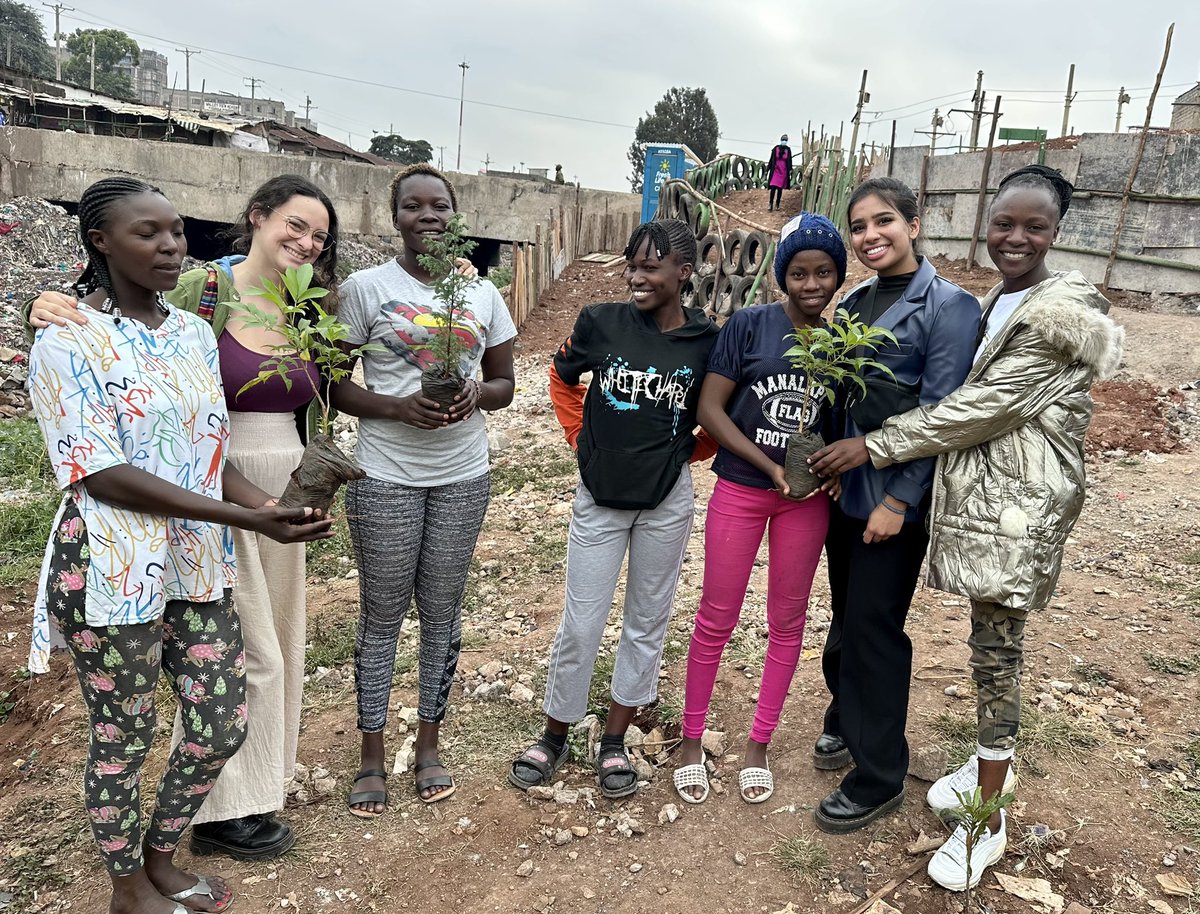 Mathare_Roots's tweet image. Yesterday, we hosted the University of the Fraser Valley team, planted trees at the Community Park. 🌱 As part of our internship exchange program, that saw two interns joined our programs and activities for 3 months. 🌍 💚 #InternshipExchange #CommunityEngagement #Sustainability