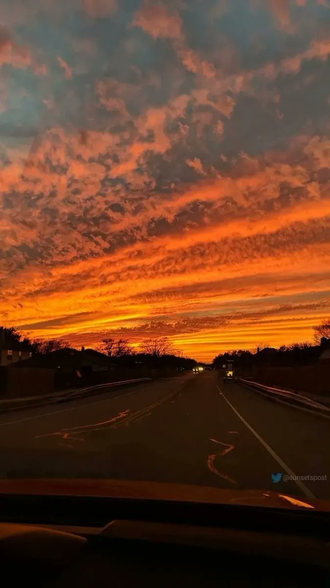 aestheticspost_'s tweet photo. sunset drives https://t.co/BMoK65Mocy