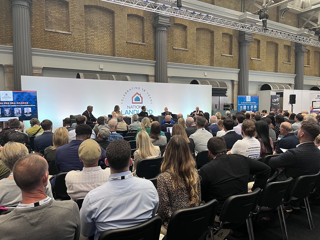 Movewise (@movewiseprop) on Twitter photo Abi and David kept London's landlords both informed and hydrated on the Movewise stand at the <a href="/LandlordInShow/">LandlordInvestShow</a> this week!
Are you thinking of selling investment property? Talk to us first and get the best deal.
⬇️
forms.movewise.co.uk/selling?utm_so… Abi and David kept London's landlords both informed and hydrated on the Movewise stand at the <a href="/LandlordInShow/">LandlordInvestShow</a> this week!
Are you thinking of selling investment property? Talk to us first and get the best deal.
⬇️
forms.movewise.co.uk/selling?utm_so…