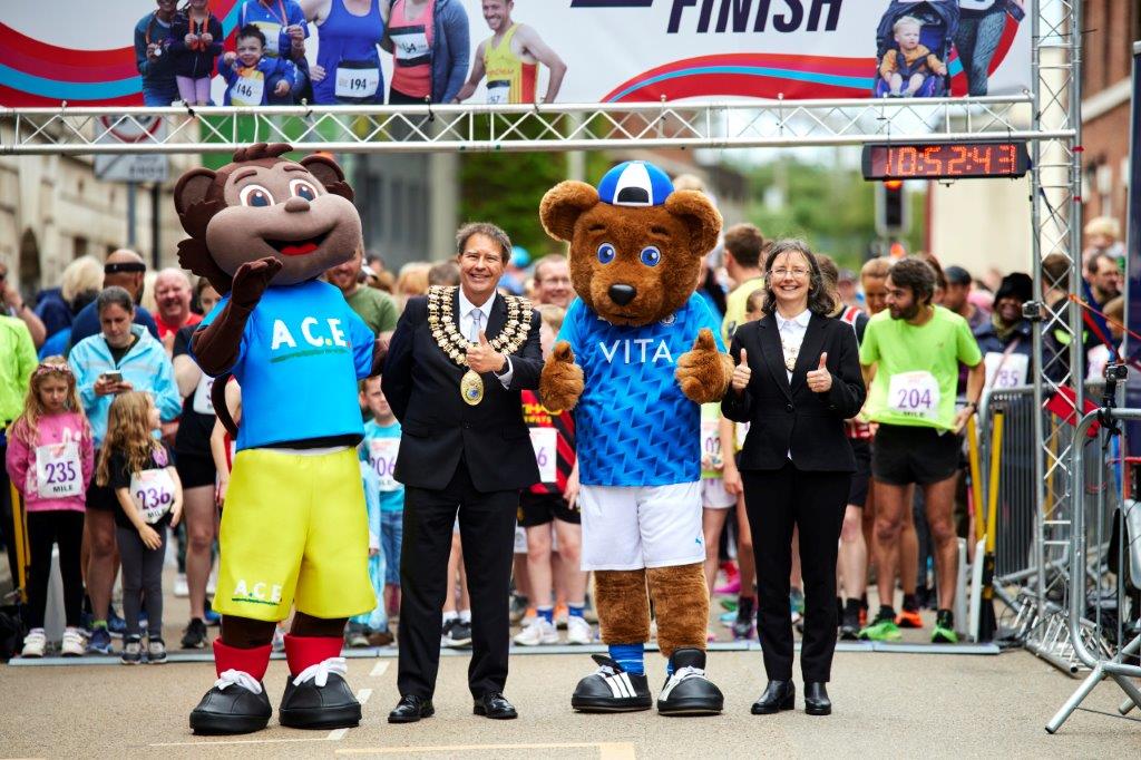 SMBC_Democracy's tweet photo. The Mayor and Mayoress were delighted to officially start the countdown to the Stockport Mile Fun Run on Sunday. This event was all about bringing the joy of movement to people of all ages and abilities. https://t.co/K5tylwJ6Cu