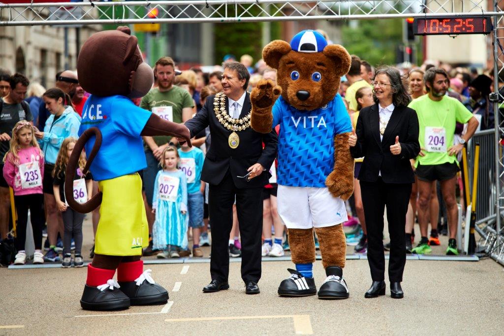 The Mayor and Mayoress were delighted to officially start the countdown to the Stockport Mile Fun Run on Sunday. This event was all about bringing the joy of movement to people of all ages and abilities.