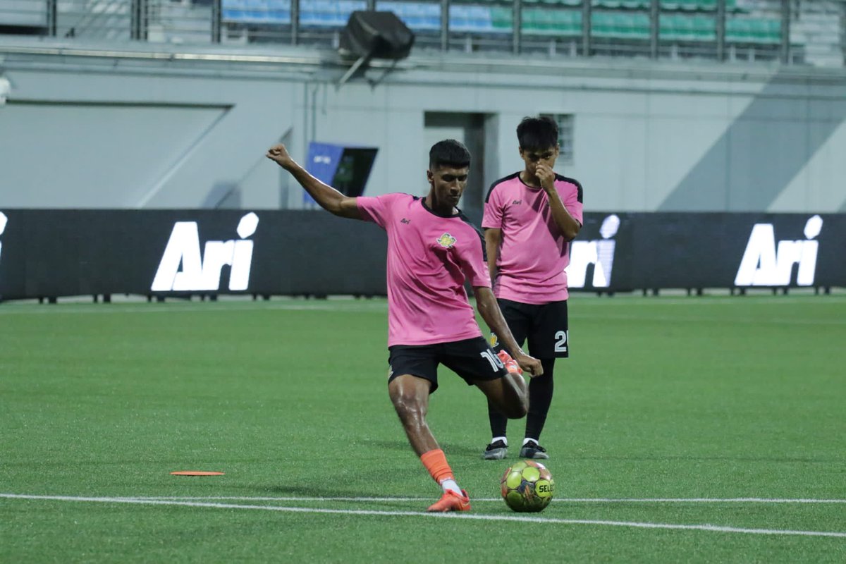 HougangUnited's tweet photo. Preparation done ☑️⁣
⁣
#HGFC #1H1H #SPL #HOUTAM #CafeFootballSG #CareSingapore #Myprotein #MyproteinSingapore #thephysiocircle #speedfitsg #starbalmsg ⁣ https://t.co/mCzmw3fFRT