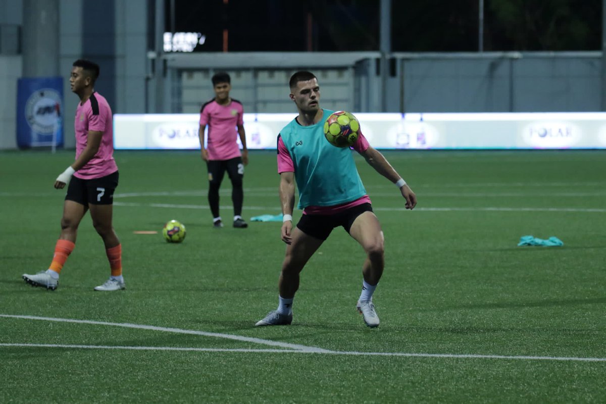 HougangUnited's tweet photo. Preparation done ☑️⁣
⁣
#HGFC #1H1H #SPL #HOUTAM #CafeFootballSG #CareSingapore #Myprotein #MyproteinSingapore #thephysiocircle #speedfitsg #starbalmsg ⁣ https://t.co/mCzmw3fFRT