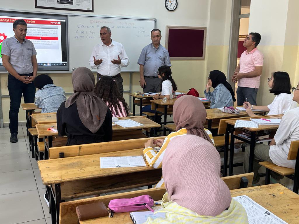 bingolmem's tweet photo. 📌Tercih Danışmanlığı Komisyonlarımız Öğrencilerimize Destek Oluyor!
📌İl Milli Eğitim Müdürümüz Sayın Kadri Engin “LGS ve YKS Tercih Danışmanlığı Komisyonlarını ve Yaz DYK kurslarını ziyaret ederek incelemelerde bulundu.@tcmeb @bingolvaliligi @kadriengin https://t.co/JlPkc5wTVg