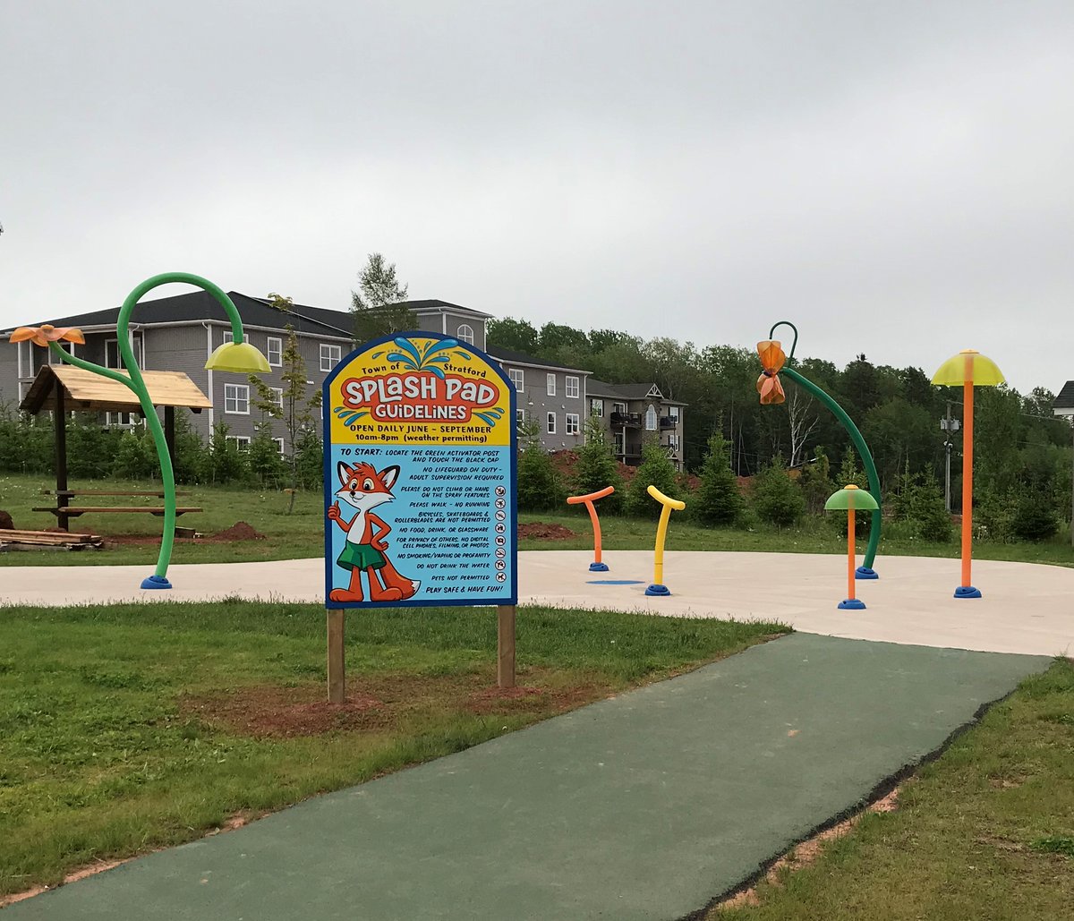 Great news - Our part came in and the splash pad will reopen today at 10am! Please respect the rules in place to ensure everyone has a great time at the splash pad!
#StratfordPEI #ThinkStratford