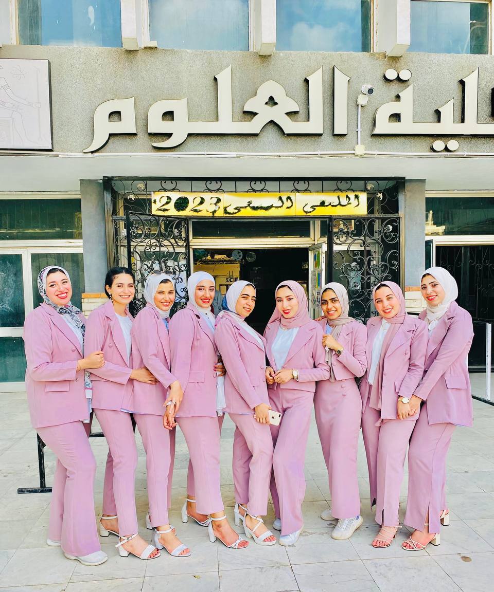 asmaaAlfakhrany's tweet photo. الحمدلله على التمام و الكمال💗
انا والجانج👩‍🎓💗. https://t.co/ynKNC7LS9t
