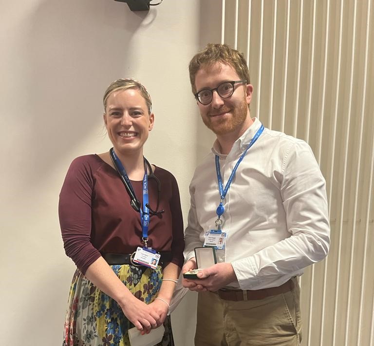 Congratulations to Dr Eoin Finegan! Dr Finegan is the recipient of the JS Prichard Award 2022-2023. The award was presented by Professor Laura Gleeson. The prize is awarded annually to the best clinical tutor from St James’s Hospital, as voted by the final year medical students.