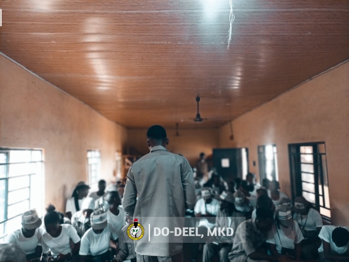 Dodeel_Benue's tweet photo. Since DO-DEEL is geared towards improving Corp members Productivity, a presentation was done by Corp member Dennis on Graphic Designing, as a training session for CDS activity with the use of Pixellab

#nysc 
#dodeel
#cds 
#makurdi
#benuestate https://t.co/V8lMv1RjKp