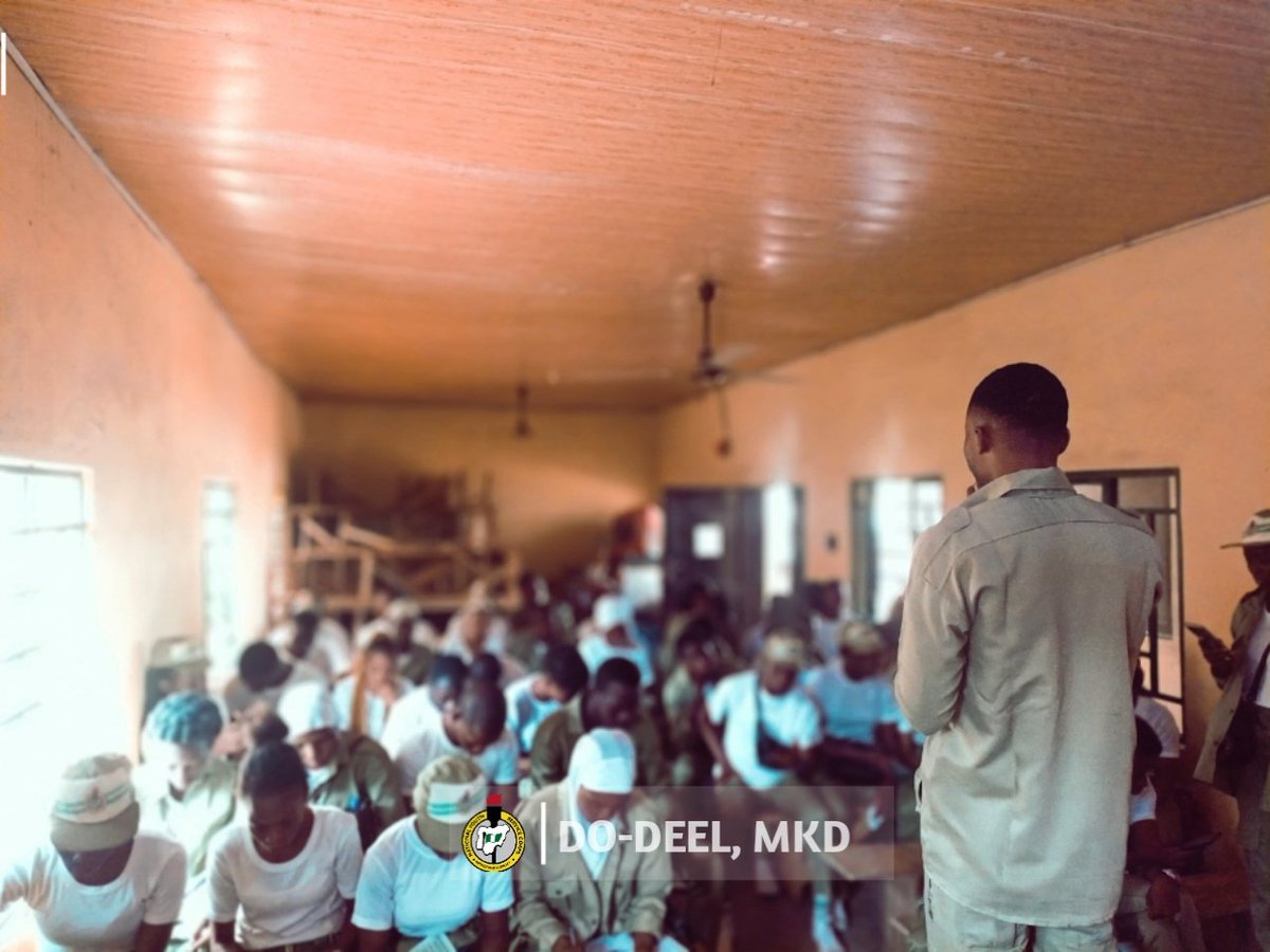 Dodeel_Benue's tweet photo. Since DO-DEEL is geared towards improving Corp members Productivity, a presentation was done by Corp member Dennis on Graphic Designing, as a training session for CDS activity with the use of Pixellab

#nysc 
#dodeel
#cds 
#makurdi
#benuestate https://t.co/V8lMv1RjKp