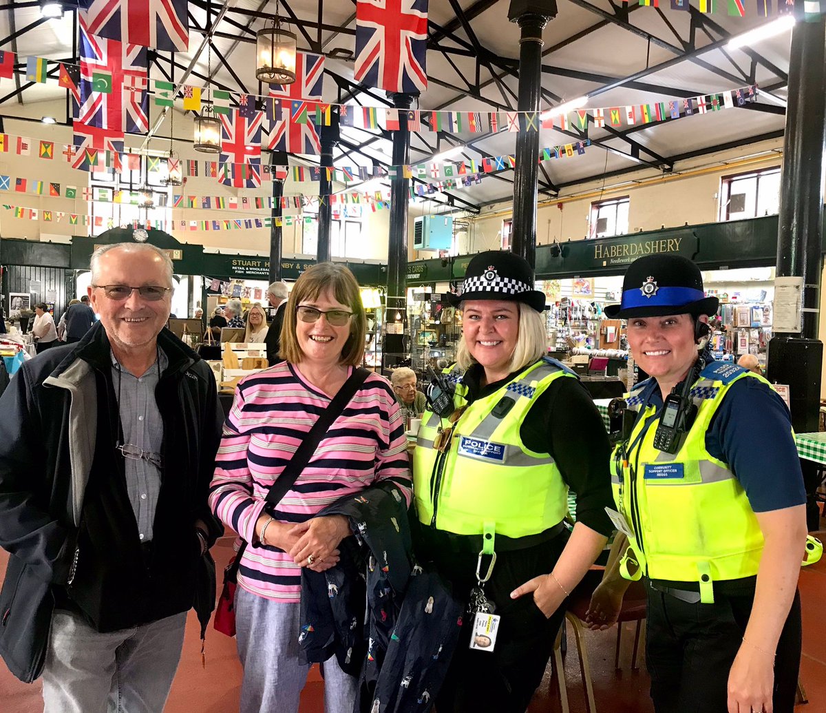 We have been engaging and patrolling Nantwich Market. It was lovely to speak with many of the stall holders. @cheshirePCC #Nantwichpolice #Communityengagement