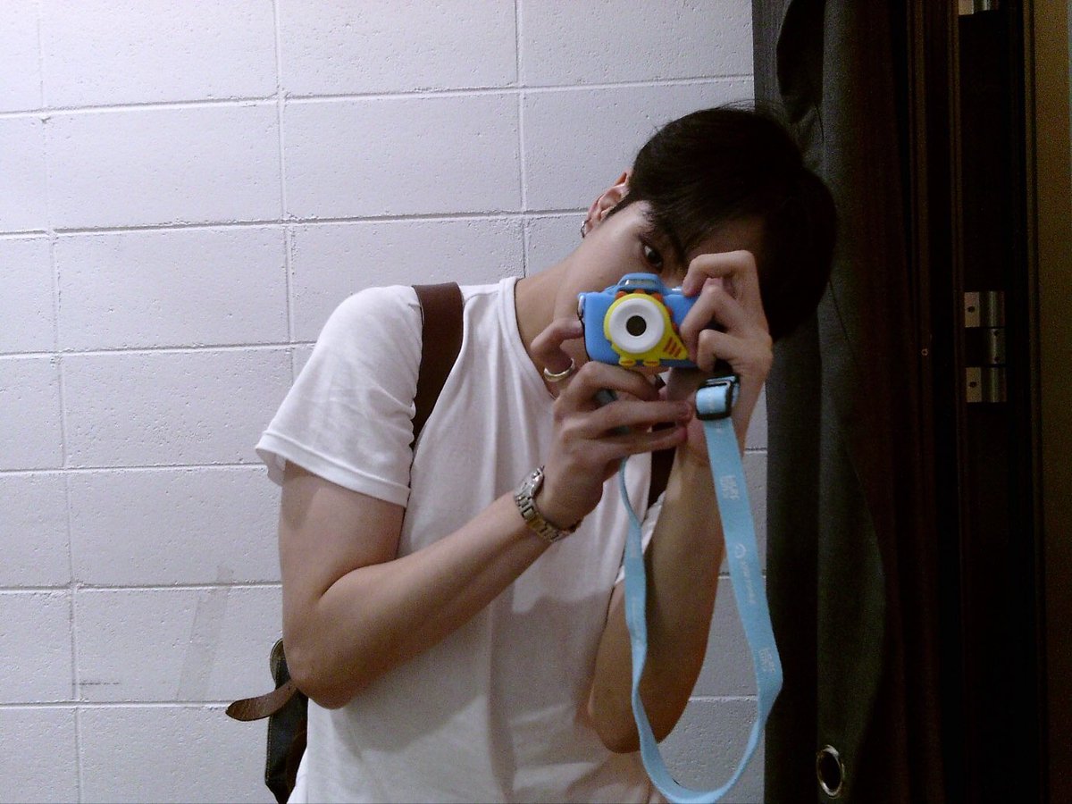 yj_aehyuk's tweet photo. it's hard not to be a delulu when your bias is literally yoon jaehyuk who loves taking boyfriend material pictures https://t.co/nJCoLaI4Jg
