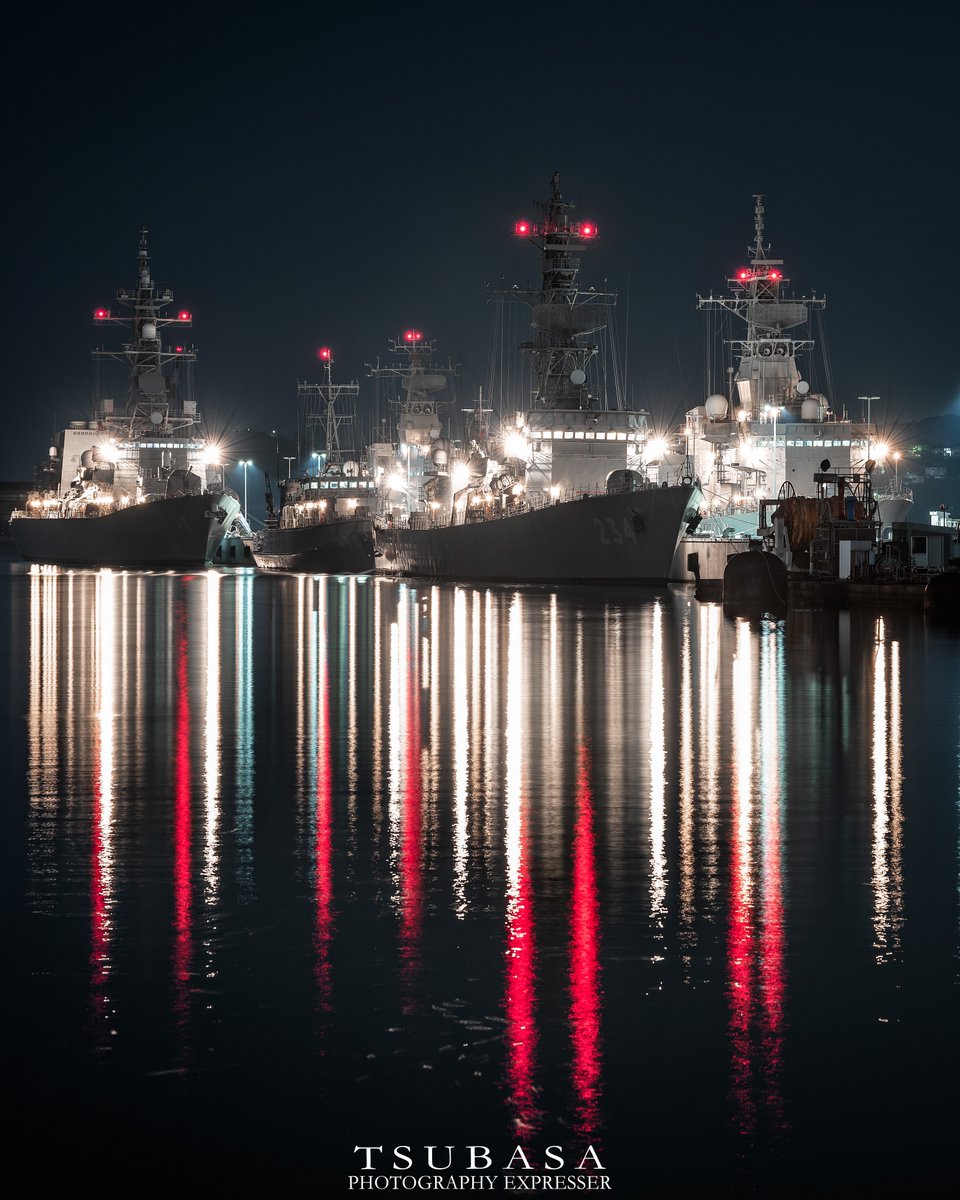 PhotographyTbh's tweet photo. 呉が最高😎

#広島県 #呉市 #潜水艦 #護衛艦 https://t.co/v9wkavW7fx