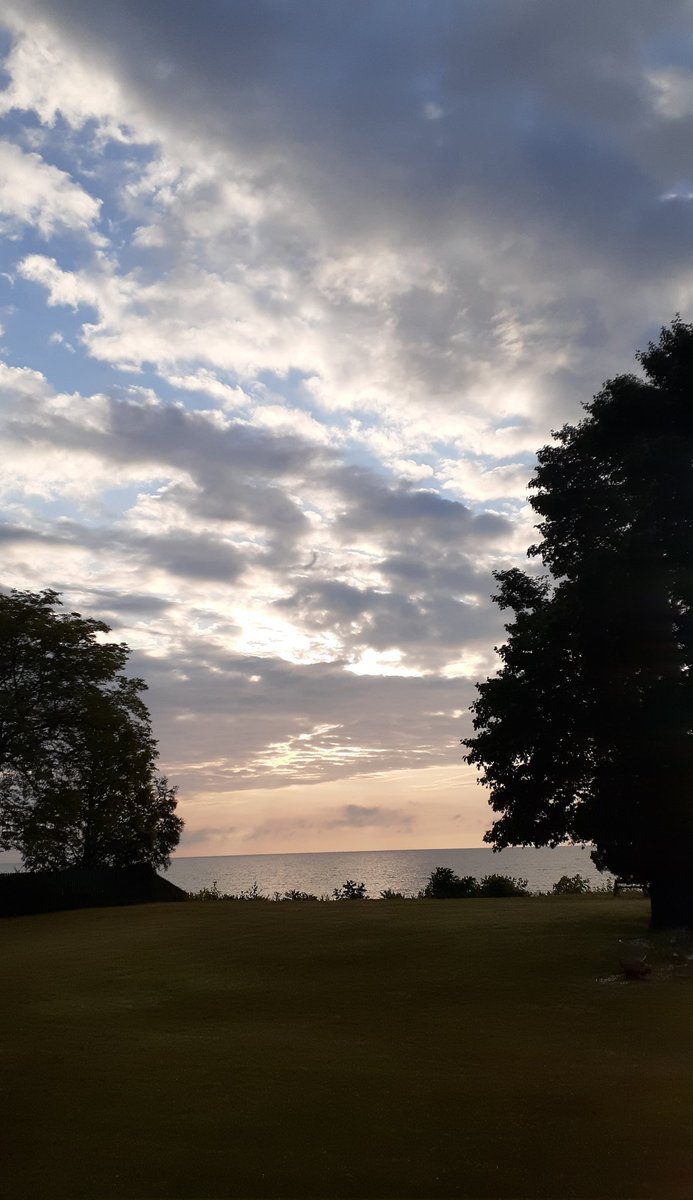 PerfectSara3's tweet photo. Good morning. 
Got to sleep a little late today (&amp; tomorrow 😁😴)
Happy Friday Eve!
#LakeMichigan
#Wisconsin https://t.co/MGpT73u6MA
