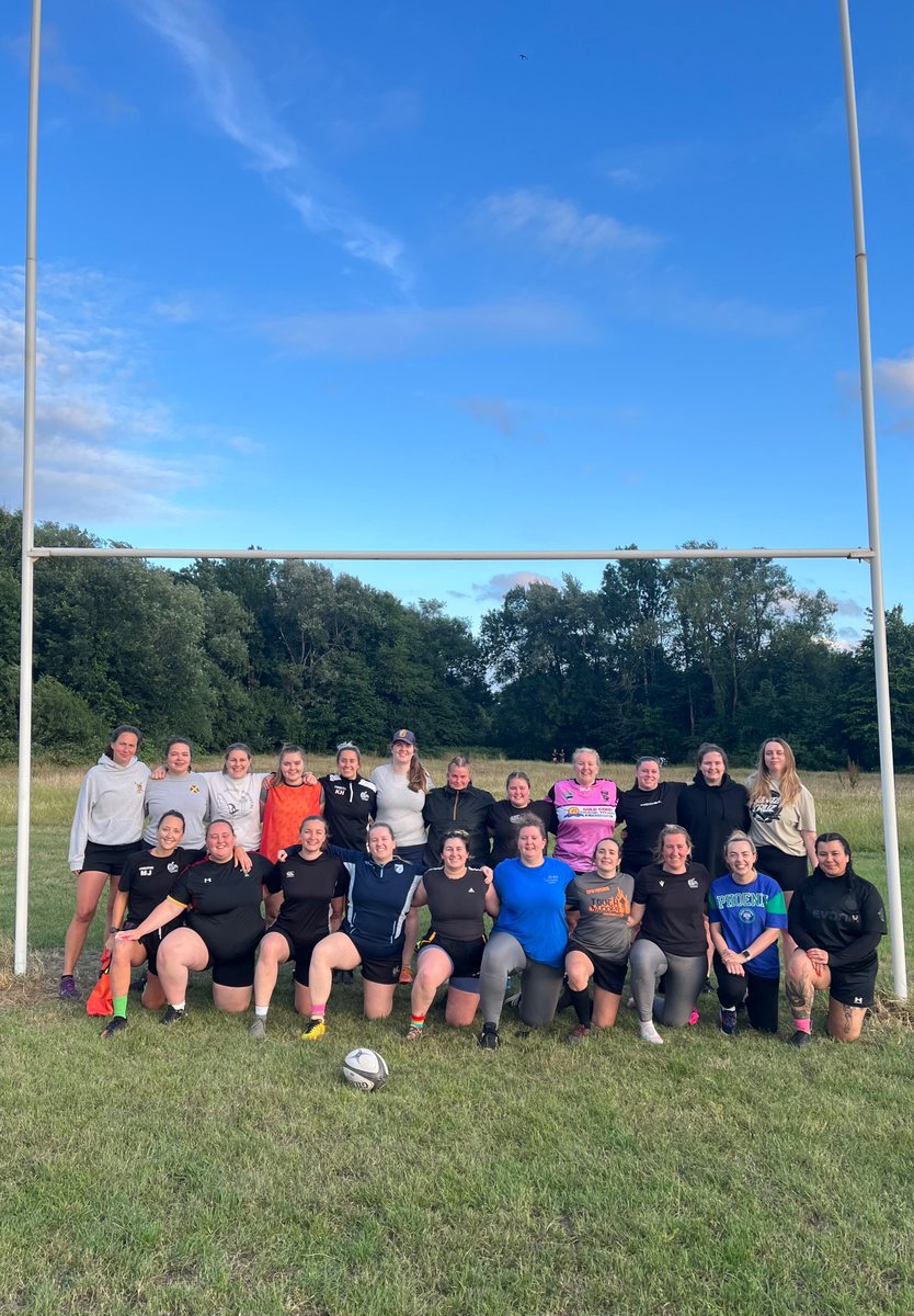 Awesome to be back out on #HaileyPark for the start of pre-season last night!

Great numbers with 24 training and some new faces too! Hope you enjoyed girls and look forward to welcoming you back next week

Want to join the fun? Get in touch!