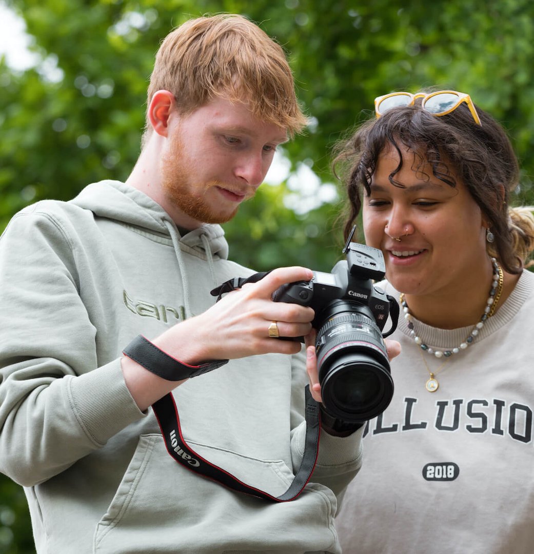 The award-winning Head of Photography, Sam Fordham, secured a range of activities to give students hands-on experience behind the scenes at Photo|Frome. For the full news story, please follow the link below 📰 boomsatsuma.com/news-posts/boo… #boomsatsuma #bristolcourses