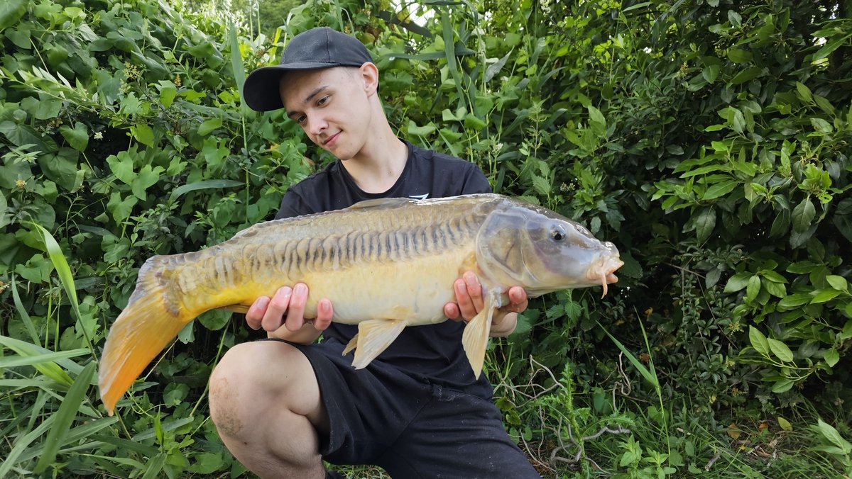 HindersFishing's tweet photo. I took my nephew fishing at Flaxlands for his first ever fishing adventure - Over 70 carp banked using the new Nut 365 Expander Mix &amp; matching feed pellets. 

Caught on the feeder and later on in the day up in the water. 

#nut365 https://t.co/X68q91bJBk
