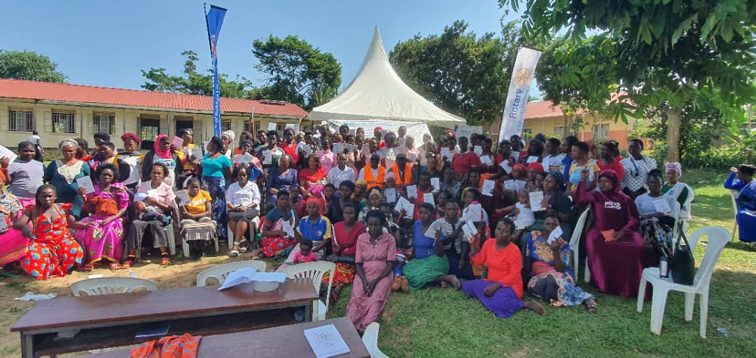 rubagalakeview's tweet image. A group photo. #changinglives #creatinghopeintheworld with @rotaryd9214 @SsemwangaFranc2