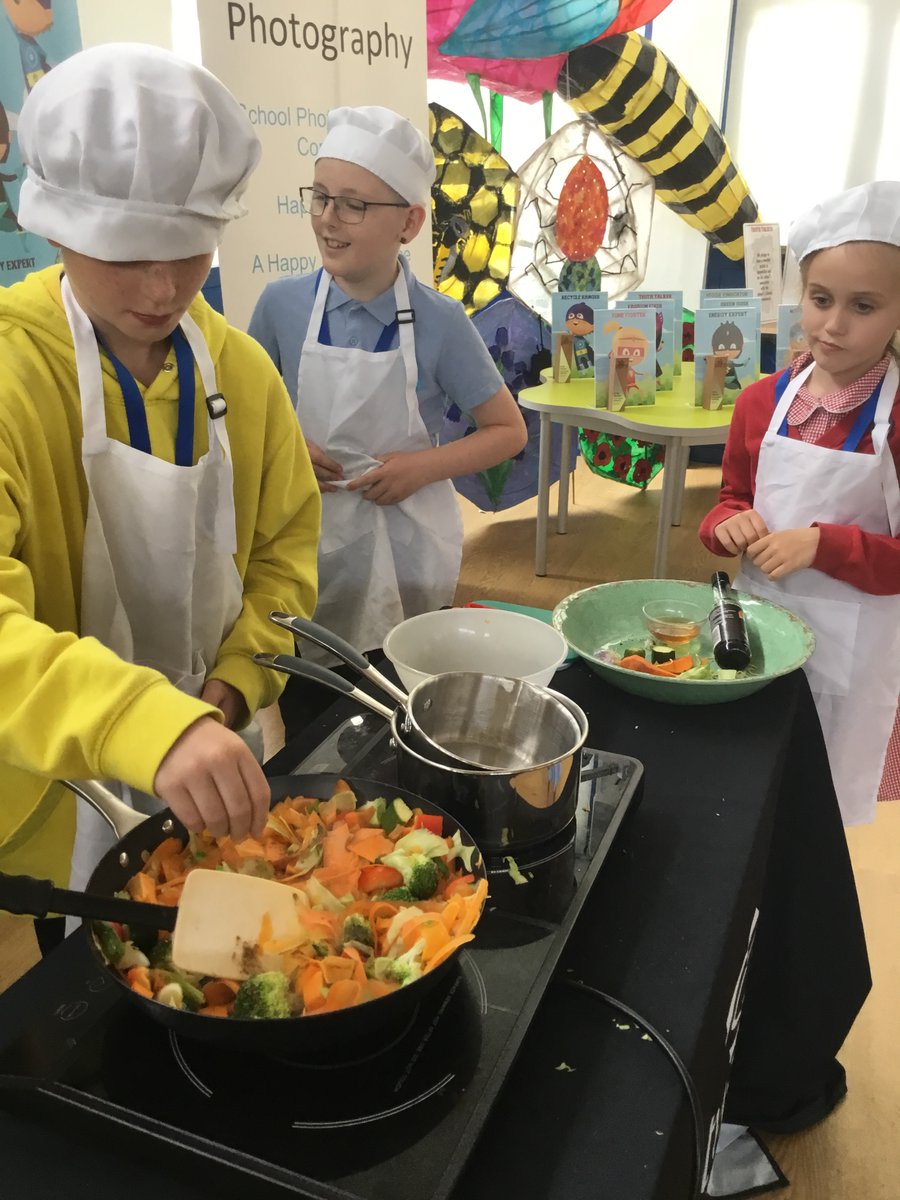 PennowethS's tweet photo. Creating a feast using #leftovers and #wonkyveg with @Chartwells_UK at the Crofty MAT Pupil Council Ecosummit #sustainability #ecofriendly #nutritious #delicious #NetZero #croftywarriors #lessfoodwaste https://t.co/XJts8yezQA