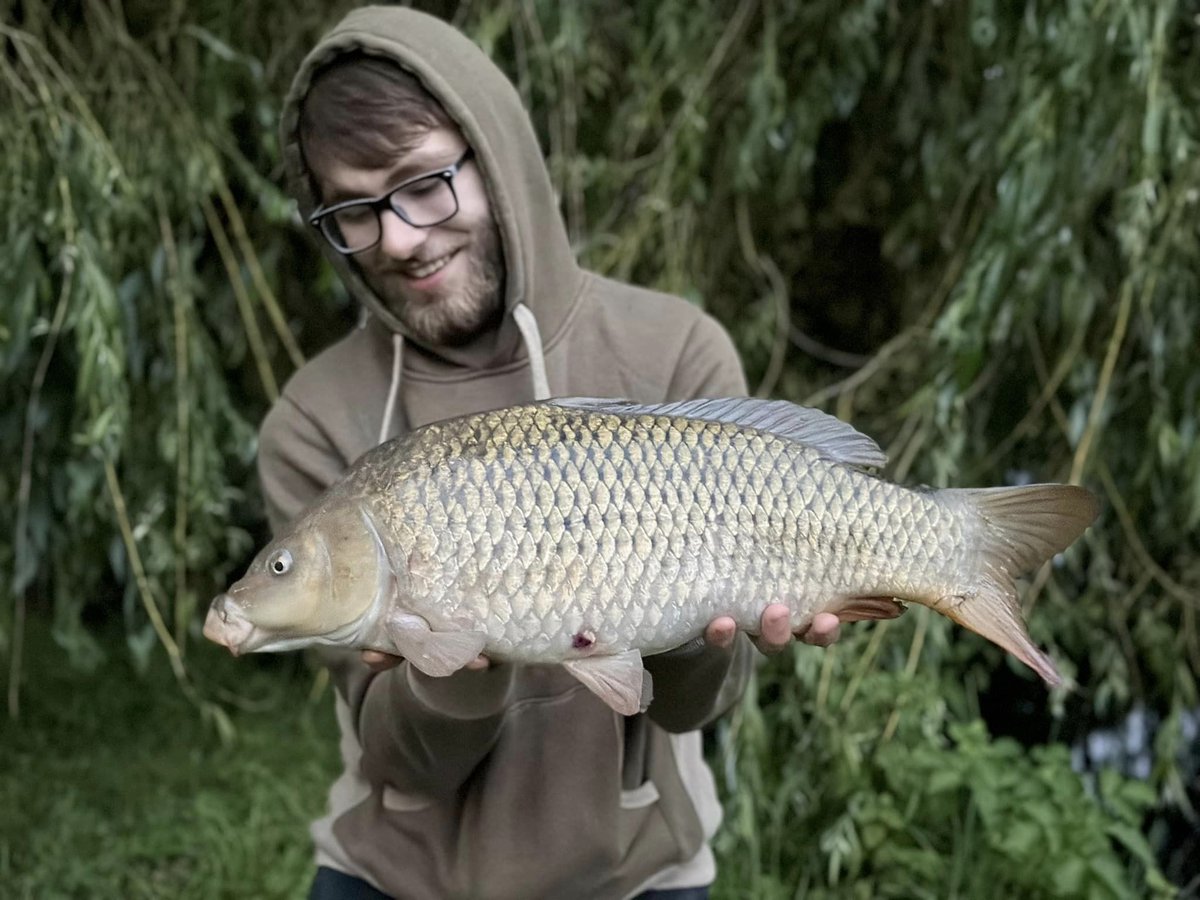 HindersFishing's tweet photo. Not the biggest but definitely pretty, fishing a new venue I managed to get amongst a few with the winning tactic being a Fruit Salad wafter with a spread of C-food and Nut boilies over the top.
Nick

#fruitsalad #nut365 https://t.co/c8Ek9cpTPg