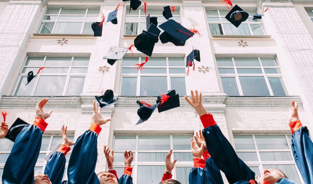 Congrats to our #BiologicalSciences students graduating today!🧑‍🎓🥳

Those unable to make the ceremony can watch live @ 4.30pm 📲 go.qub.ac.uk/summer-graduat… 

Share ur🎓pics with us! Tag #LoveQUBGrad

#ClassOf2023 #biology #microbiology #ecology #foodscience #foodsecurity #nutrition