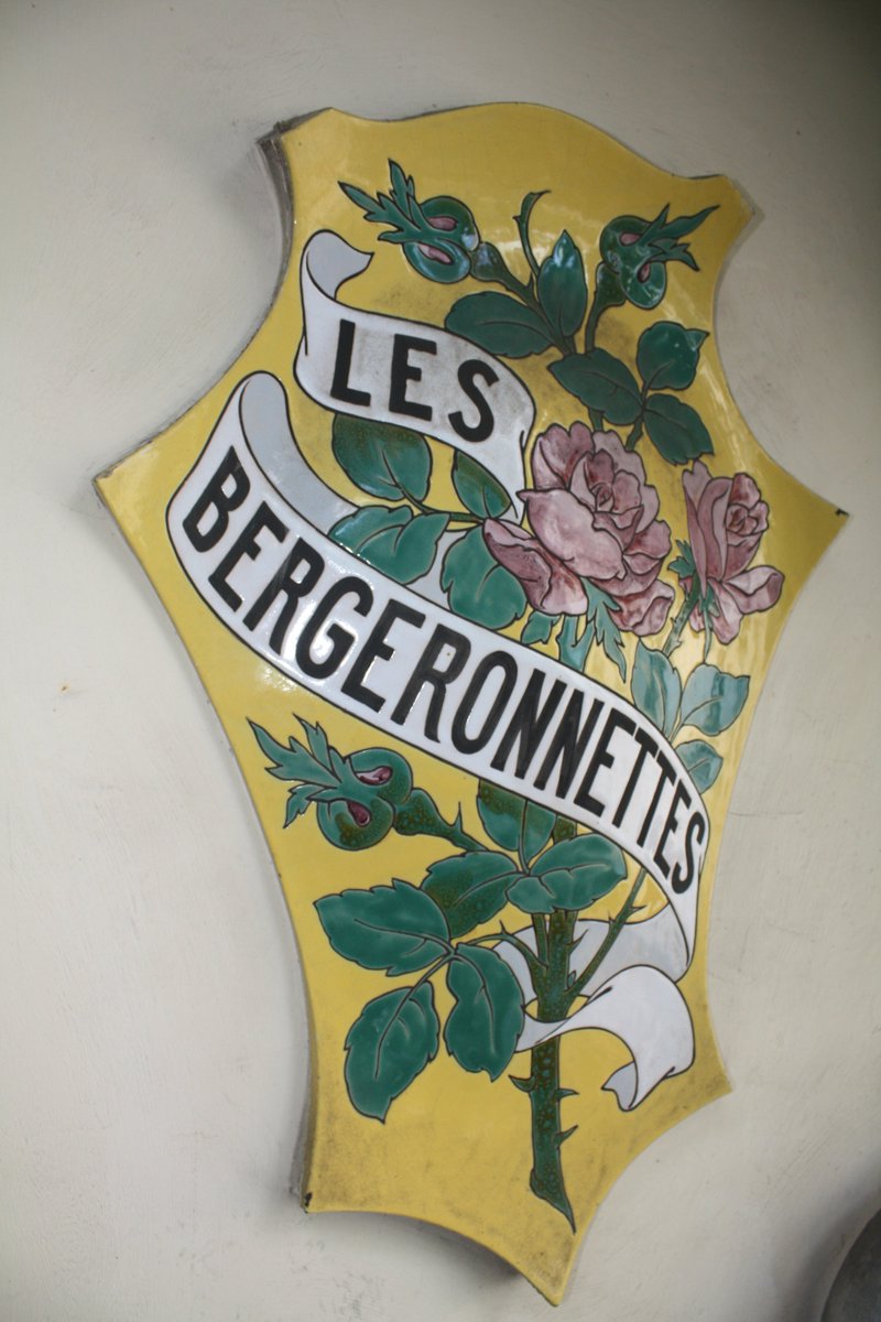 SPPEF92's tweet photo. A @ville_sevres @gdelaronciere et un promoteur vont détruire un charmant paysage urbain comprenant un chalet de 1904 : le tribunal de Cergy rejette le recours contre la construction d'un immeuble massif en face de la manufacture. @ltdla @SPPEF @bernstephane @priscatheveno https://t.co/eYPrgYd7q4