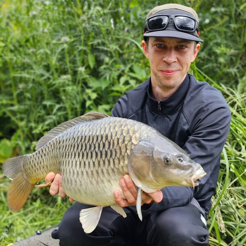 HindersFishing's tweet photo. Mixed combos in a small mesh bag attached to my shank is really all I needed to bring temptation to my hookbait they don't half get em grubbing around. New venue and a lovely common in yet another short afternoon session.
Ryan

#combo #hinders https://t.co/d8wYhjVgSL