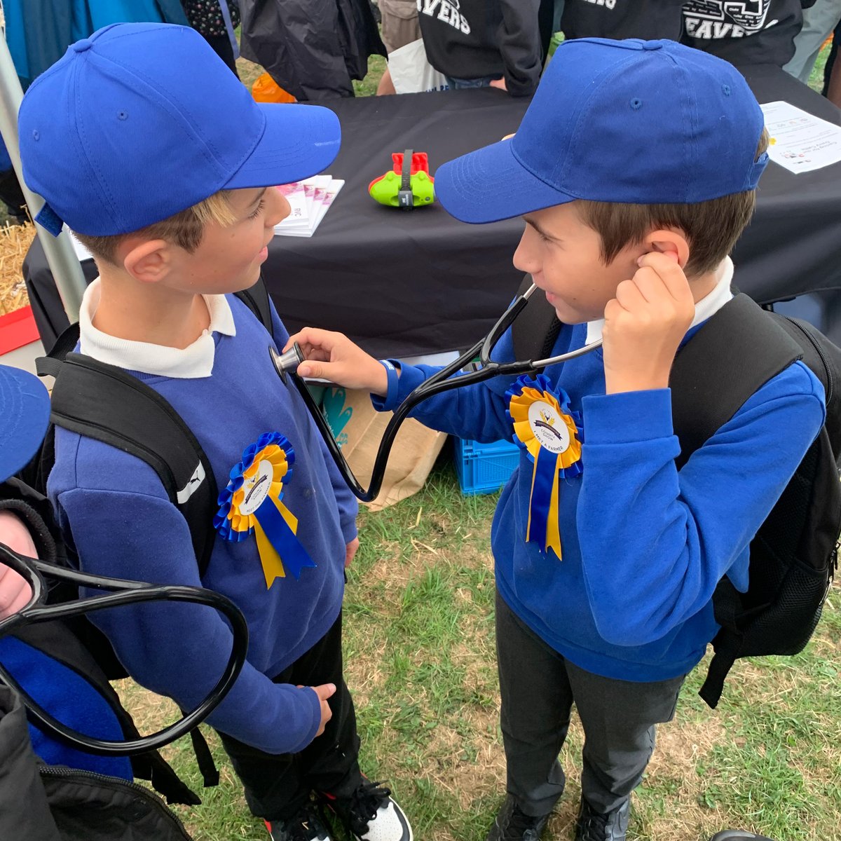 RoyalVetCollege's tweet photo. 🚜 We attended the Hertfordshire Agricultural Society Food &amp; Farming Day for Year 6 Pupils with our farm staff, vet, student ambassadors, and model cattle! We demonstrated how we look after our dairy cattle herd, including using pedometers, ear tags and magnets! https://t.co/mOfik5ImuS