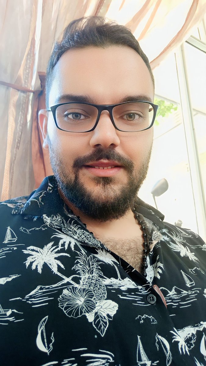 saeidsaeidi21's tweet photo. اکسیر جوونی فقط پول. 
پول آدم رو شاداب نگه میداره، 
پول به آدم امید به زندگی میده، 
پول آدم رو سالم نگه میداره. https://t.co/MnIaTI8p9c