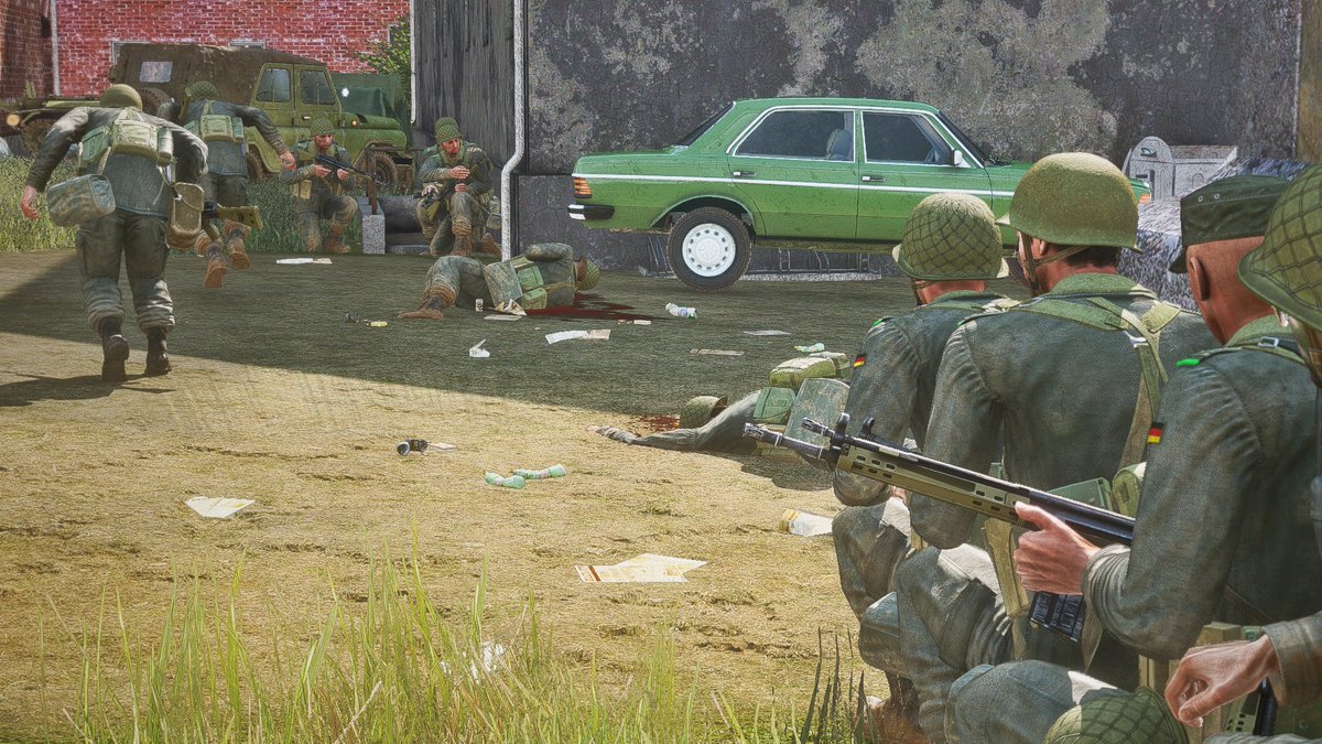 Chrisdoesstuff9's tweet image. 'Sniper Alley' 

West German troops cross a deadly sniper killzone somewhere near Cologne - 1982

#armaplatform @ArmaPlatform