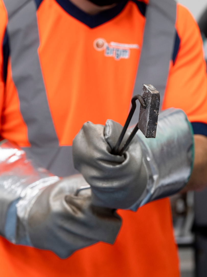 Nous vivons dans un monde où les ressources minérales sont essentielles à notre quotidien.

On ne peut pas s’en passer.

Que ce soit dans nos voitures, nos smartphones, nos ordinateurs, nos infrastructures, mais aussi en matière de transition énergétique.