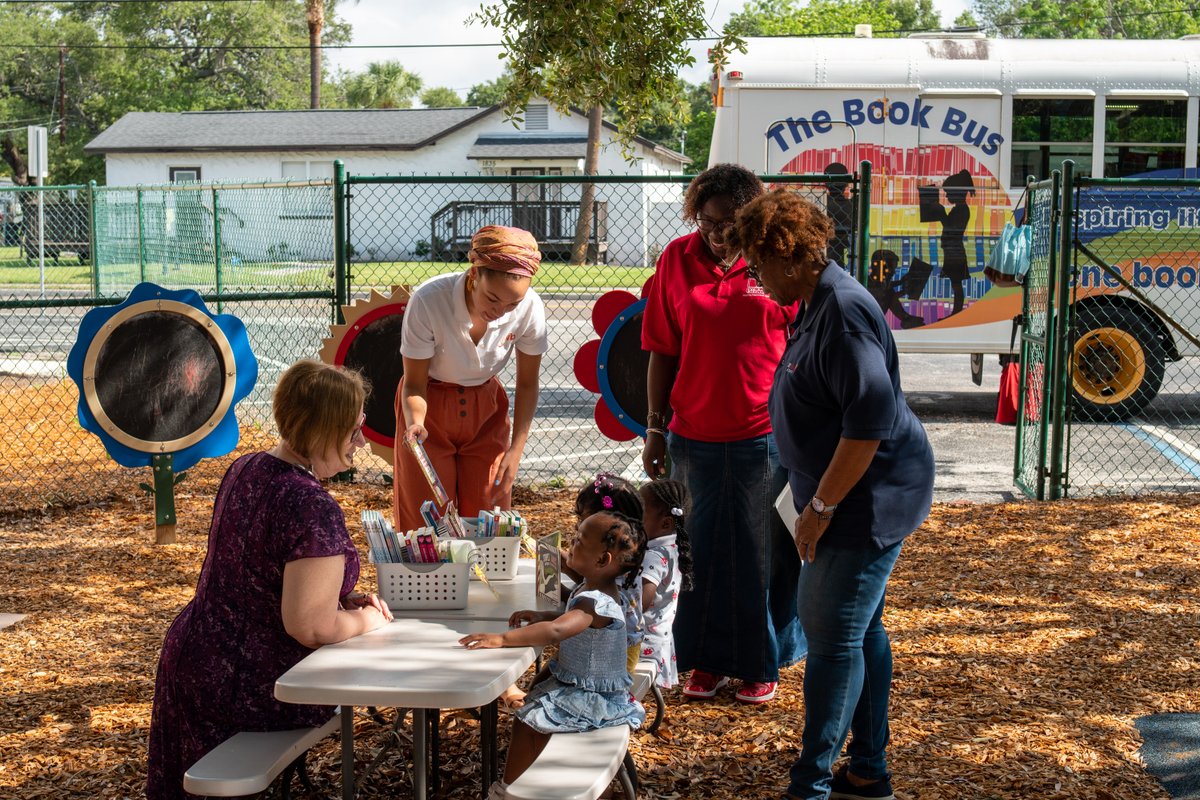 JWBPinellas's tweet photo. #BookBus is back on the road from 7/10-7/13 & 7/17-7/19 as we bring the magic of books to neighborhoods near you. Each visit is an opportunity for children to choose and take home FREE books, fostering a lifelong love of reading: https://t.co/WryG0rl6gg
#GradeLevelReading https://t.co/eWDXNjlIIQ
