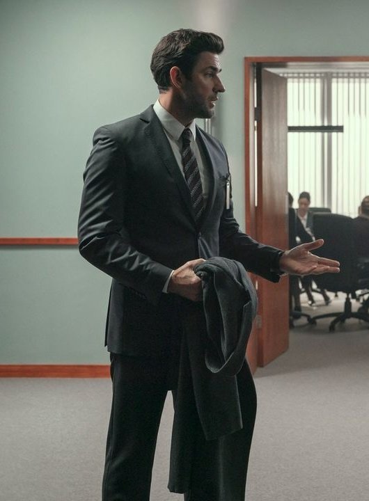 krasinskihaze's tweet photo. this is an appreciation for john wearing a suit in jack ryan because it brings me to my knees every time. https://t.co/vmU6ub5HOR