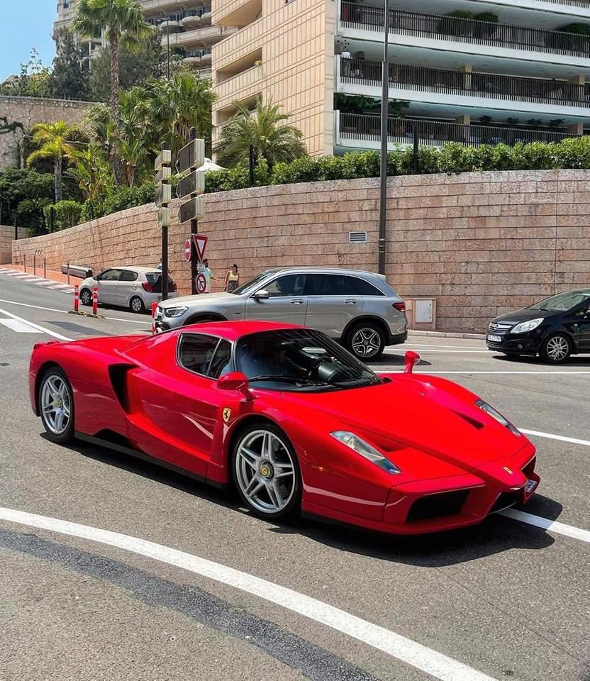 Ferrari Enzo out in the wild
#Ferrari #FerrariEnzo #Supercar #driving #classicCars #Italian