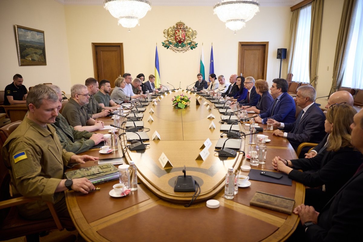 I met with Mr. Prime Minister of Bulgaria Nikolai Denkov.

The main focus of our talks is, of course, the security of our countries and our entire Europe, defense support and defense cooperation. The fundamental priority is energy. And strengthening our unity in Europe.

Thank