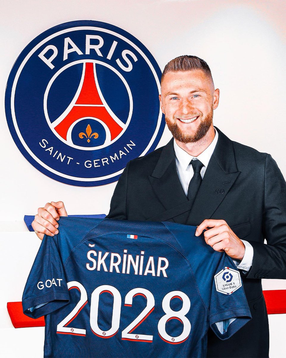 100_PSG's tweet photo. #WelcomeSkriniar 🔴🔵 https://t.co/v4MMwSac52
