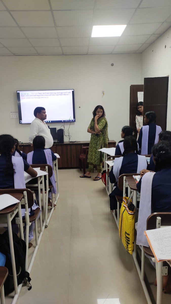 OSEPA_Official's tweet image. Collector&amp;amp; DM @Jharsuguda visited 5T Schools in Likera Block. #Monitored the infrastructural work,        
e-Content, e-Library, Classroom Transaction through Smart Board. #Interacted with Teachers &amp;amp; Students. Encourage the teachers for effective teaching learning process.