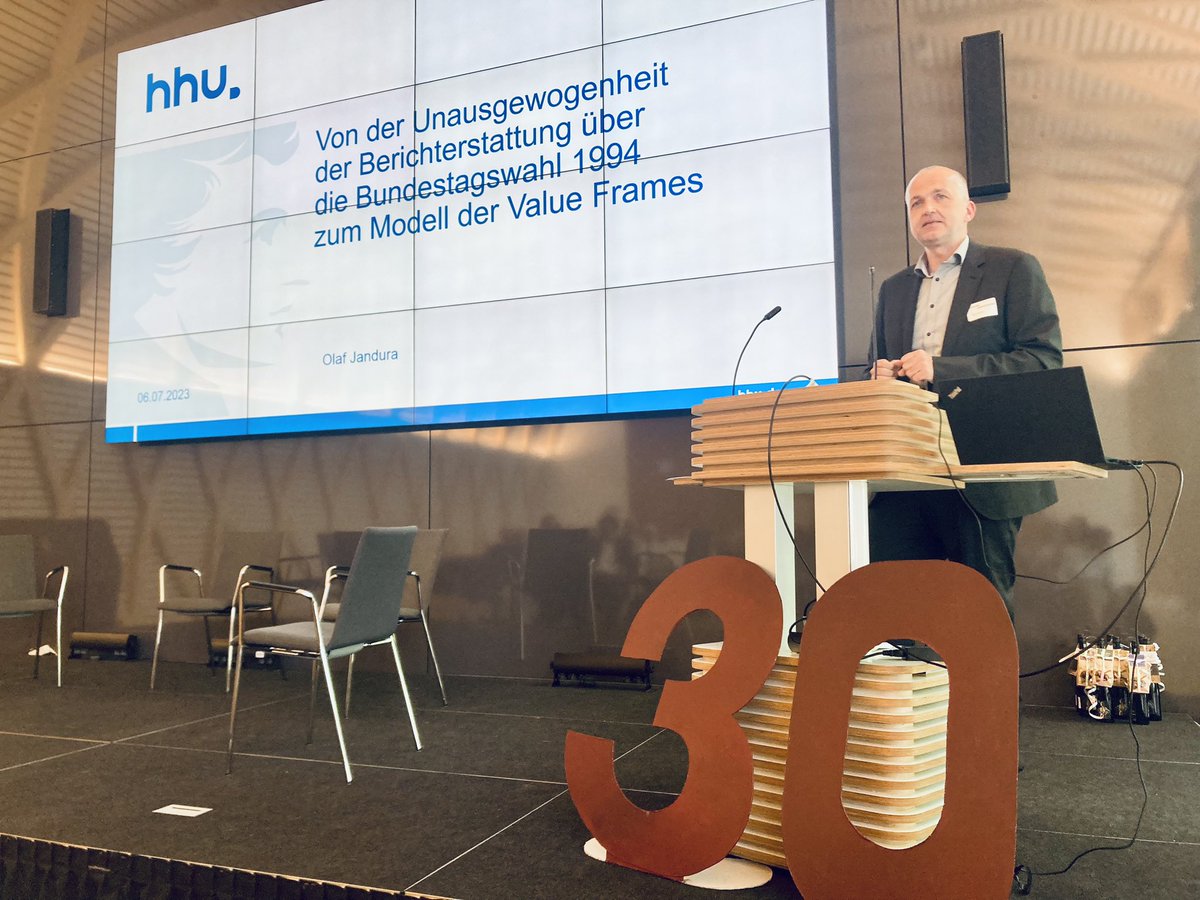 Weiter geht‘s mit einem Vortrag von Olaf Jandura <a href="/diid_hhu/">DIID</a> über die Unausgewogenheit der Berichterstattung in Bundestagswahlkämpfen - ein Thema, mit dem er sich schon vor 30 Jahren als SHK bei uns am Institut beschäftigt hat.