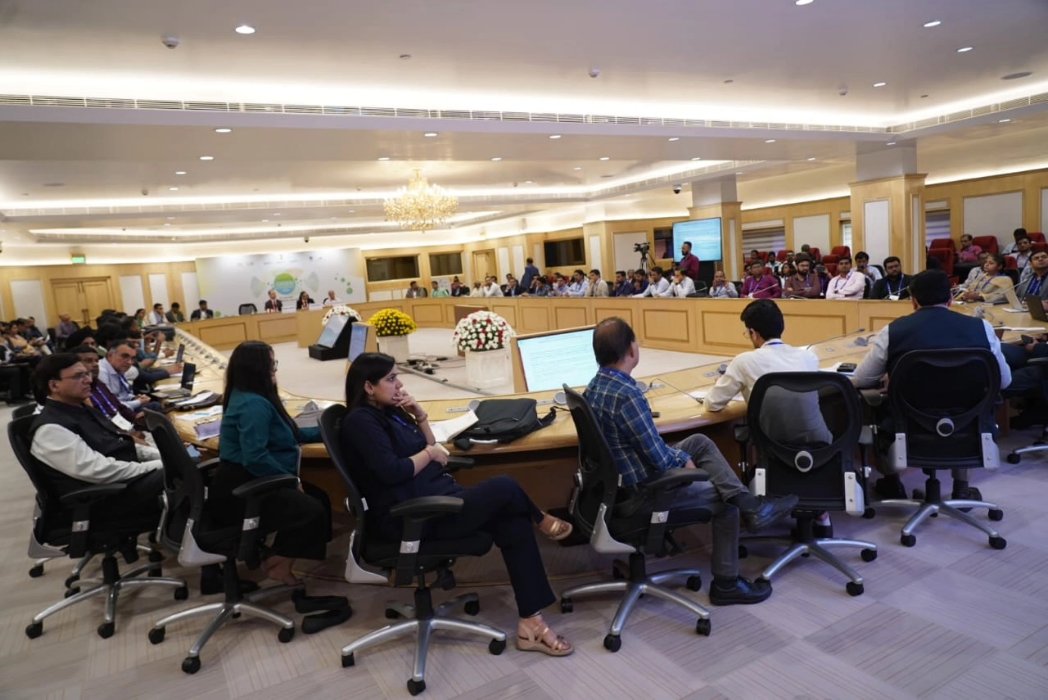 mnreindia's tweet image. The technical session titled &quot;Strengthening R&amp;amp;D Ecosystem&quot; was held on the 2nd day of ongoing #ICGH2023. It revolved around the idea of strengthening the R&amp;amp;D in the Green Hydrogen sector.
Chaired by industry experts and attended by enthusiastic stakeholders,