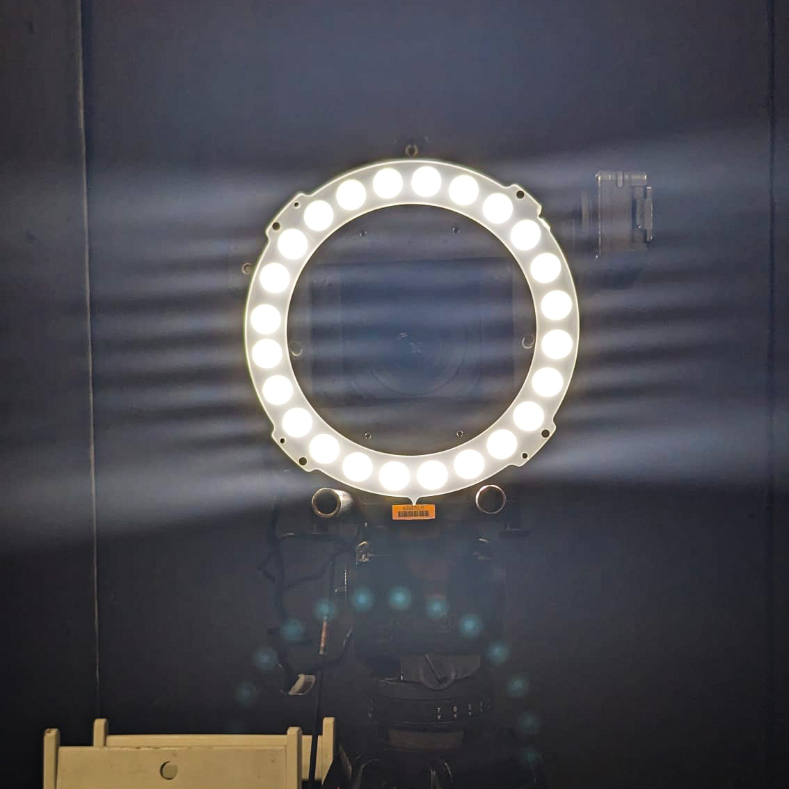 GenesisHire's tweet photo. We've had a flurry of rentals recently for this - so thought i'd give more info!

It's the GEKKO Kiss Light 

Known to be the only proper professional Ring Light because :
- 15mm &amp; 19mm mount
- DTap &amp; Battery Belt
- Different diffusions
- PV Filter Tray for FX
#GekkoKissLight https://t.co/SoC56N7fDU