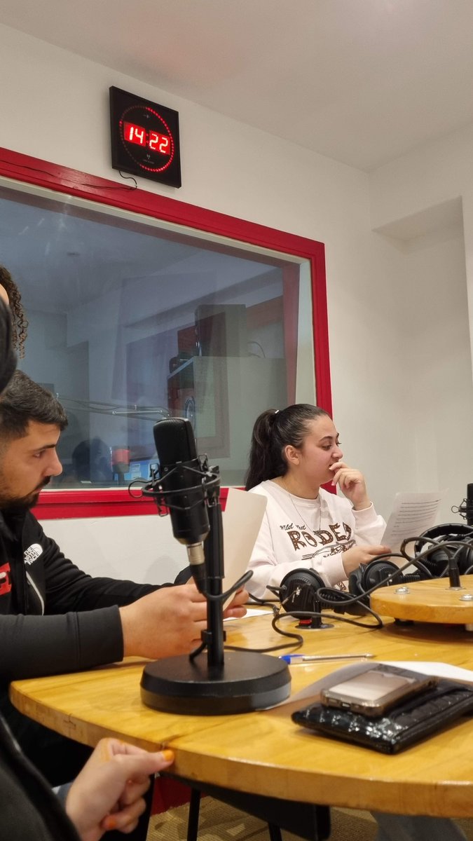 E2C78's tweet photo. ⭐️Nouvelle étape du projet « Aux arts, citoyens » en collaboration avec le Théâtre @sqy
Visite du théâtre et rencontre des apprenants de l’atelier socio-linguistique
🎙Émission radio animée par nos jeunes de #Trappes dans les locaux de @marmitefm pour revenir sur ces expériences https://t.co/oni1U6GpNo