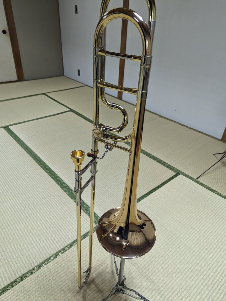 marchy777's tweet photo. 改めてご報告を。
この度貴重なご縁を頂き、20年以上連れ添った相棒のGETZEN3047AFRとお別れし、新たにGETZEN4147IBを相棒とすることにしました。
もうおそらく新品の楽器を買うことはないでしょうから、最後の贅沢です。大切に付き合っていきたいと思います。
#Trombone
#getzen
#4147IB
#mynewgear https://t.co/6rkLTtDgk0