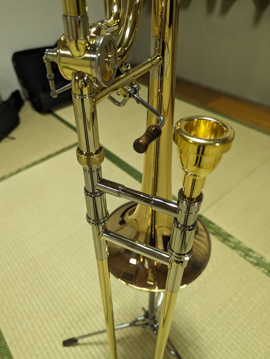 marchy777's tweet photo. 改めてご報告を。
この度貴重なご縁を頂き、20年以上連れ添った相棒のGETZEN3047AFRとお別れし、新たにGETZEN4147IBを相棒とすることにしました。
もうおそらく新品の楽器を買うことはないでしょうから、最後の贅沢です。大切に付き合っていきたいと思います。
#Trombone
#getzen
#4147IB
#mynewgear https://t.co/6rkLTtDgk0