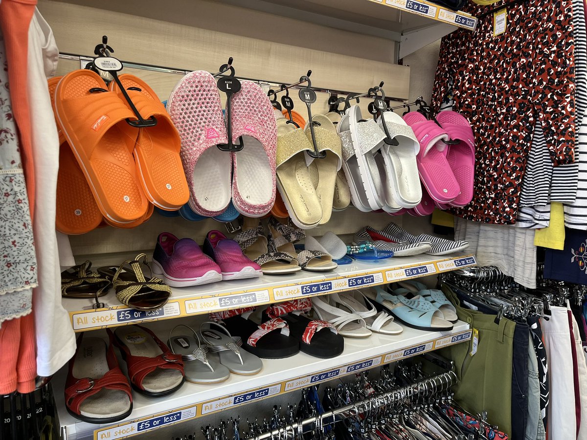 mindshopgranth2's tweet photo. Happy Thursday!! Pop into our shop to check out all your summer needs ☀️ 

#mymind #mindshopgrantham #mindcharity https://t.co/U6g5oJI69U