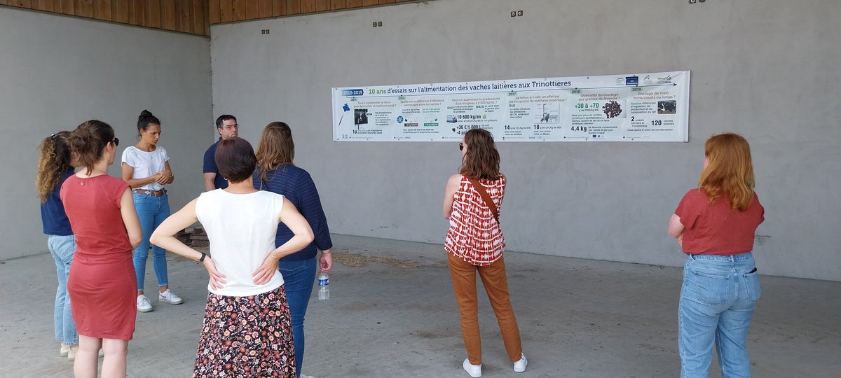 B_Rouille's tweet image. Le comité de pilotage du projet #METHALGUES se termine par une visite de la ferme expérimentale des #Trinottières 🐄👀