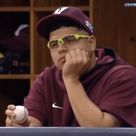 이얼굴로 경기보는중