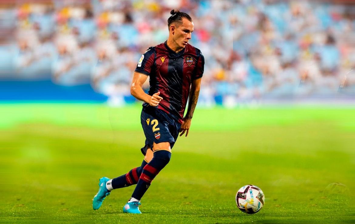 DepCOPEValencia's tweet photo. | Noticia @DepCOPEValencia | 🐸

🤝 El @LevanteUD y Son acuerdan la salida del lateral derecho 

🛫 Su destino, el @Ludogorets1945 de Bulgaria 🇧🇬 a cambio de una compensación económica para el Levante 

⚽️ El defensa, que llegó en 2020, tenía contrato hasta 2024 https://t.co/2ZTwBzAfNa