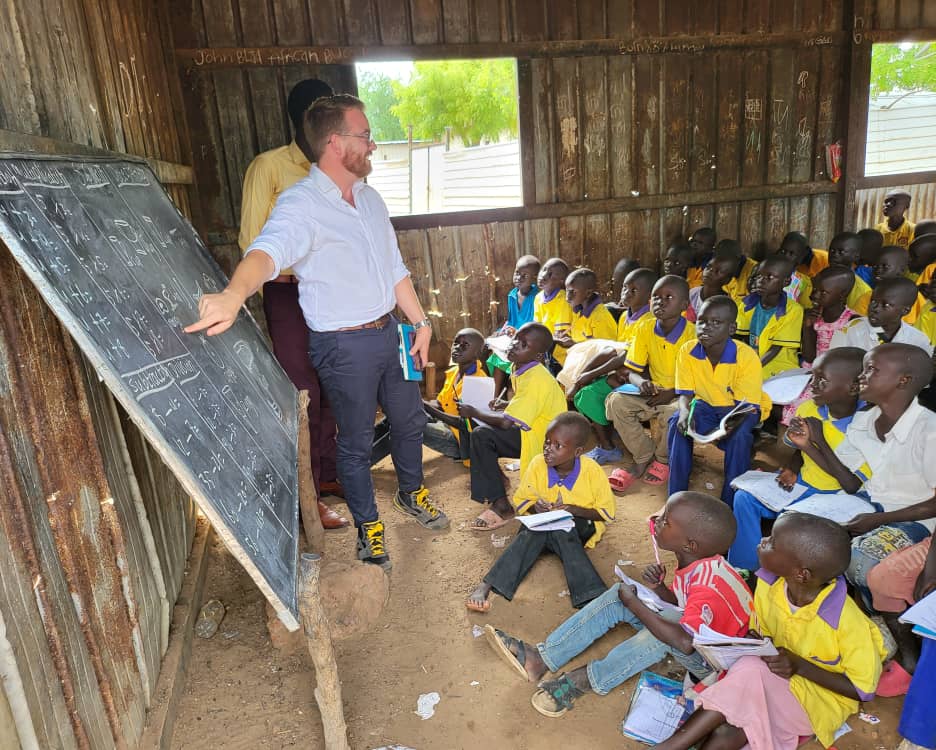 unicefssudan's tweet photo. @adz1983 team leader for essential services from @FCDOGovUK led a team to Bentiu, Unity State, to visit humanitarian interventions there. 

The team met and discussed with partners on issues affecting communities in the region. @UKinSouthSudan https://t.co/t1w5e7Oe5g